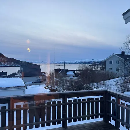 Northbound Sea View Retreat Feriehus Sortland