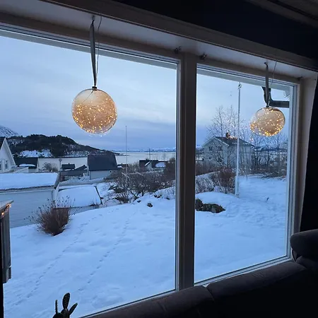 Northbound Sea View Retreat Feriehus Sortland